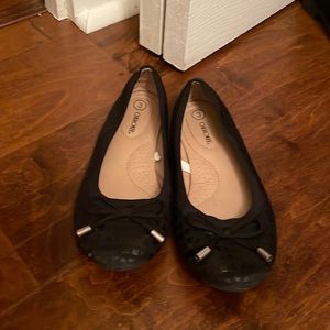 Black dress shoes are size 3 little girl and have been worn.